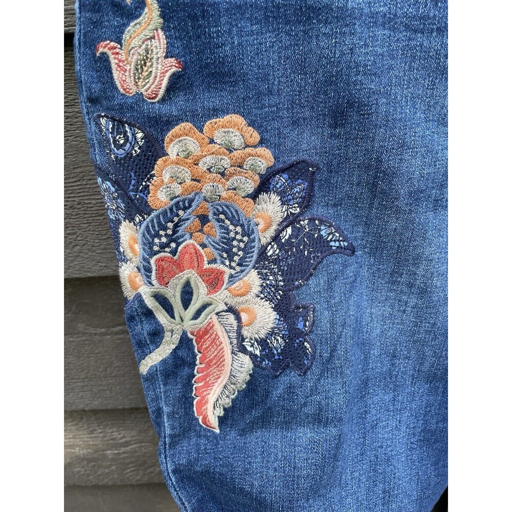 Chico’s 2.5 Pull On Jegging Ankle Jean Floral Embroidery Stretch Denim Sz 14R - Picture 7 of 16